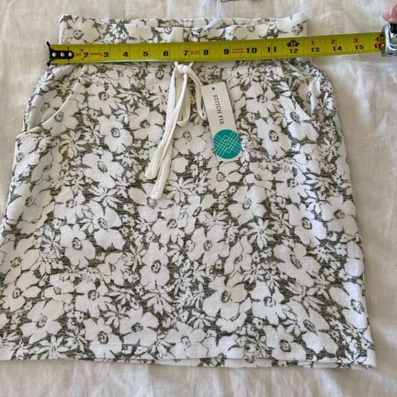 New XS market & spruce women’s skirt - Picture 6 of 6